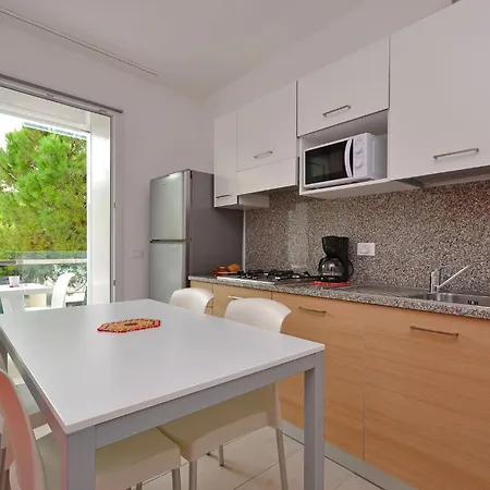 Cozy For Families With Balcony Apartment Lignano Sabbiadoro