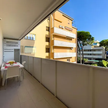 Cozy For Families With Balcony Lignano Sabbiadoro